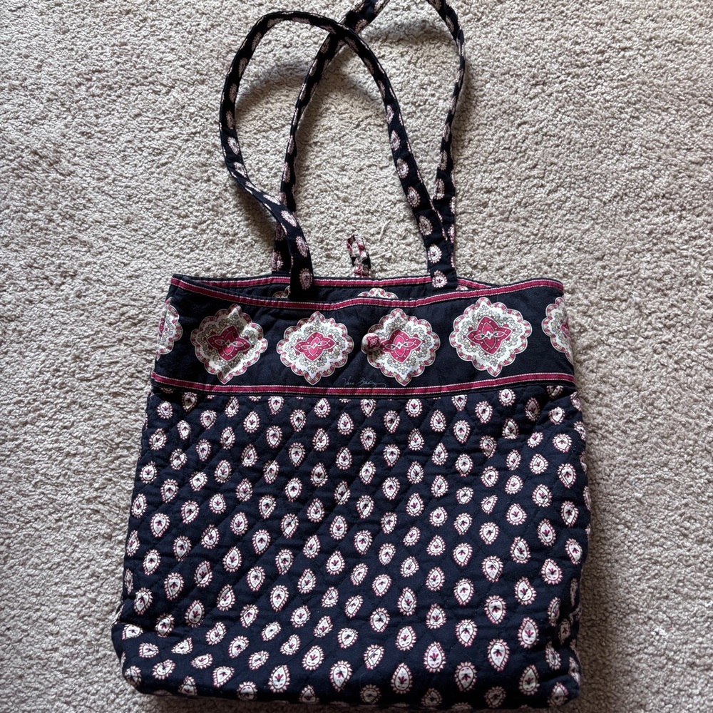 Retired print 2009 Vera Bradley red and black tote bag classic